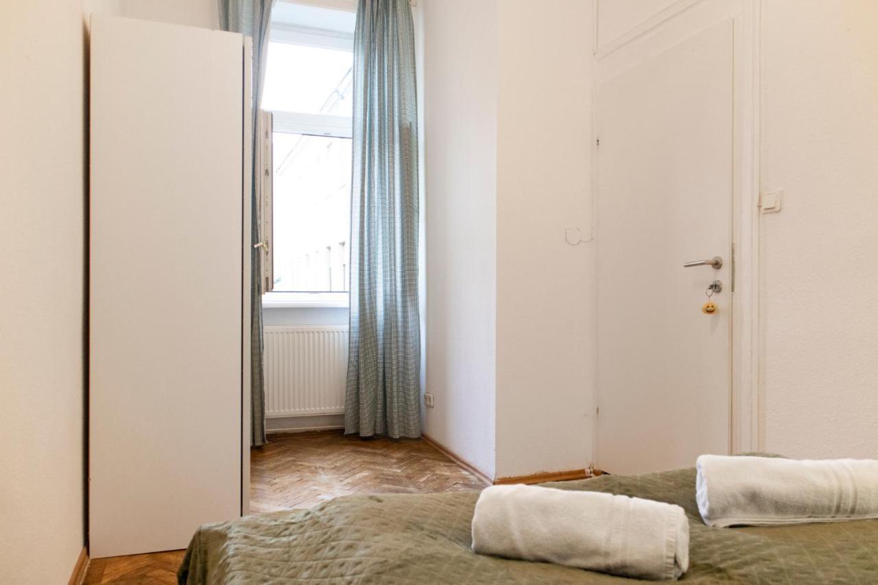 Apartment Fulfilling 2br Apt. Very And Good Located Wien